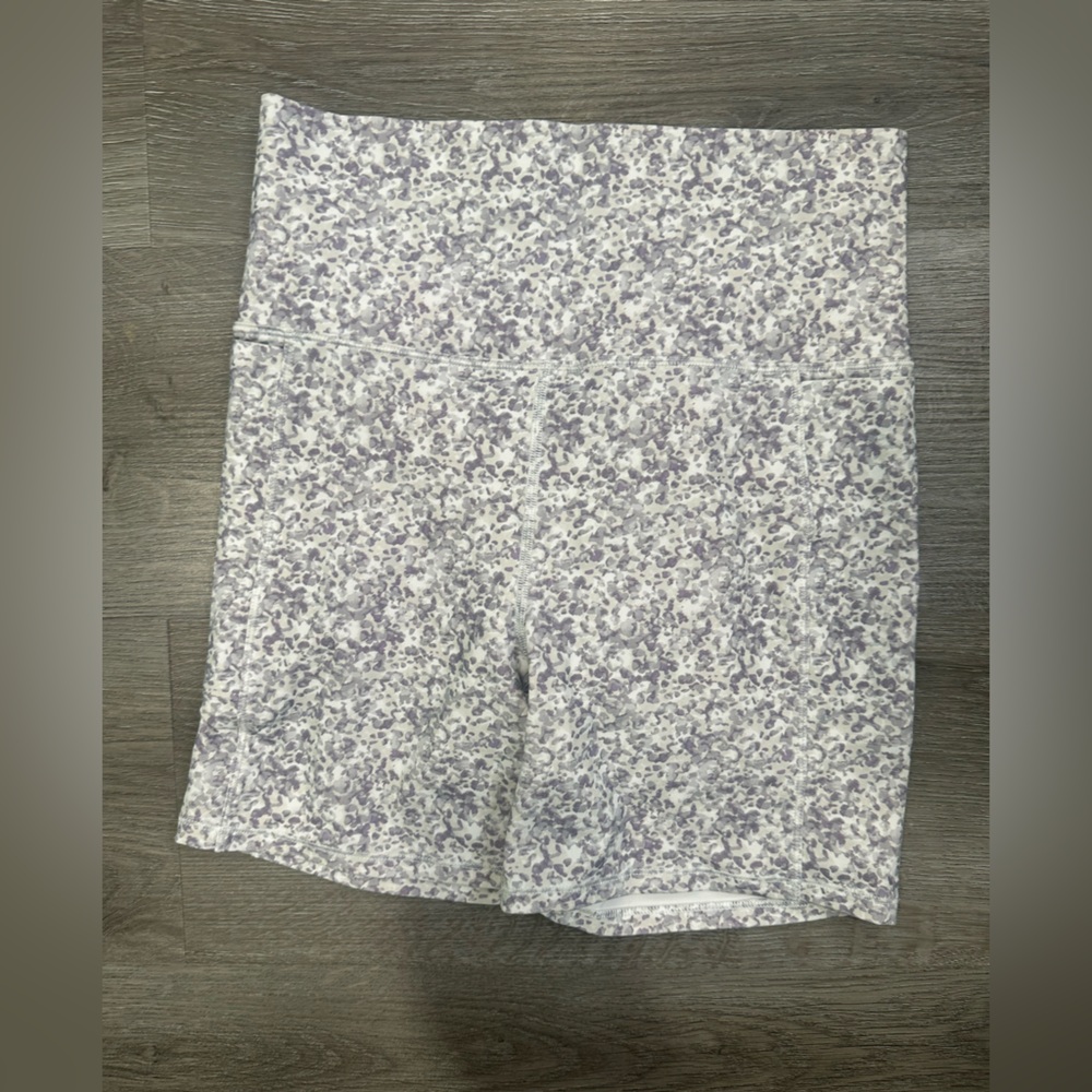 Vuori Women's Floral Bike Shorts - Gray and White